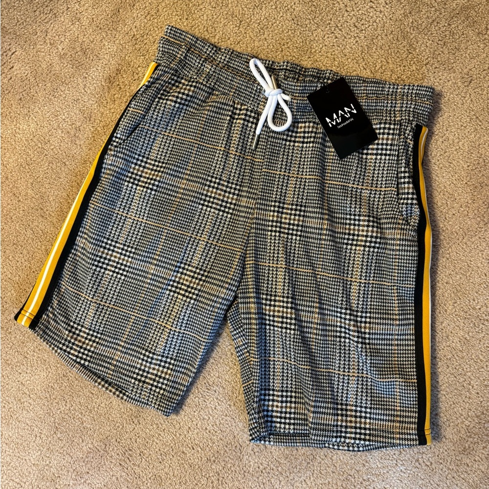 Boohooman Check jacquard Tape detail mid length shorts Mustard-Large